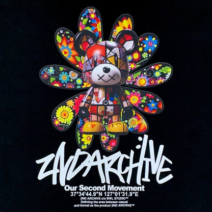 2nd Archiveのサイケデリックベアが主役のユニセックスTシャツ