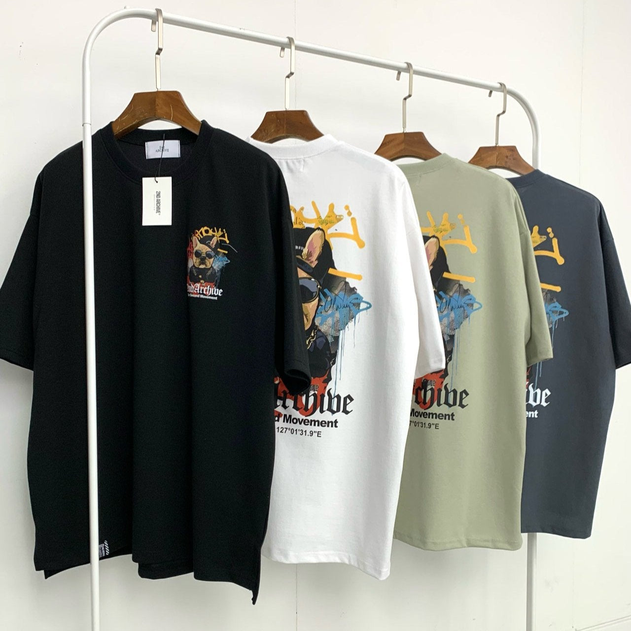 Tシャツ生地の柔らかさが伝わる近距離ディテール写真