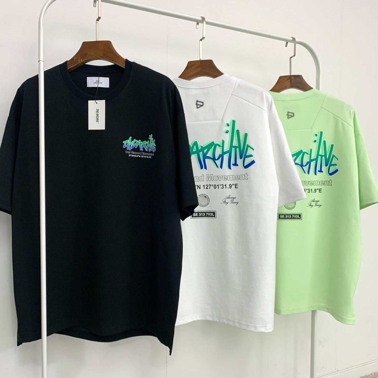 Kファッションブランド「2nd Archive」のグラフィックTシャツ