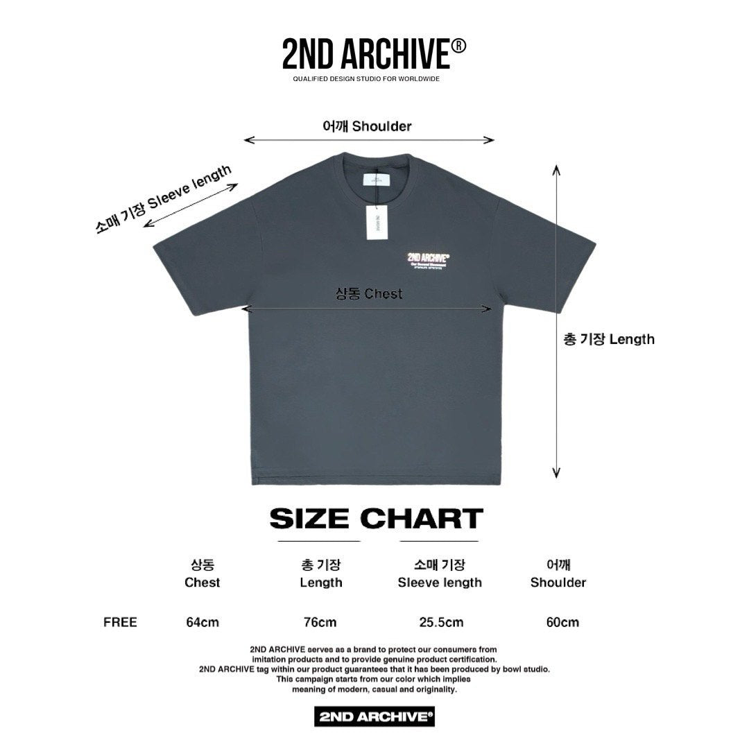 カジュアルでも個性が光るバックロゴ刺繍Tシャツ