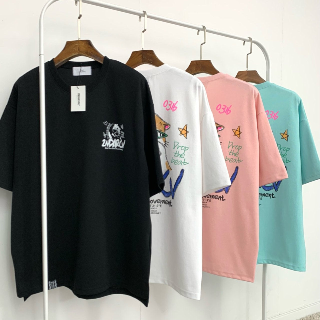 韓国ファッション通販で人気の2nd Archive DJネコTシャツ