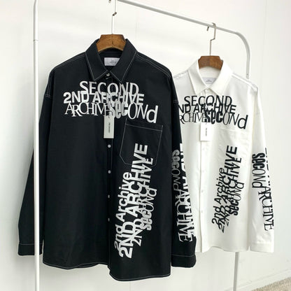 きれいめストリートスタイルに仕上がる韓国系ロゴシャツ