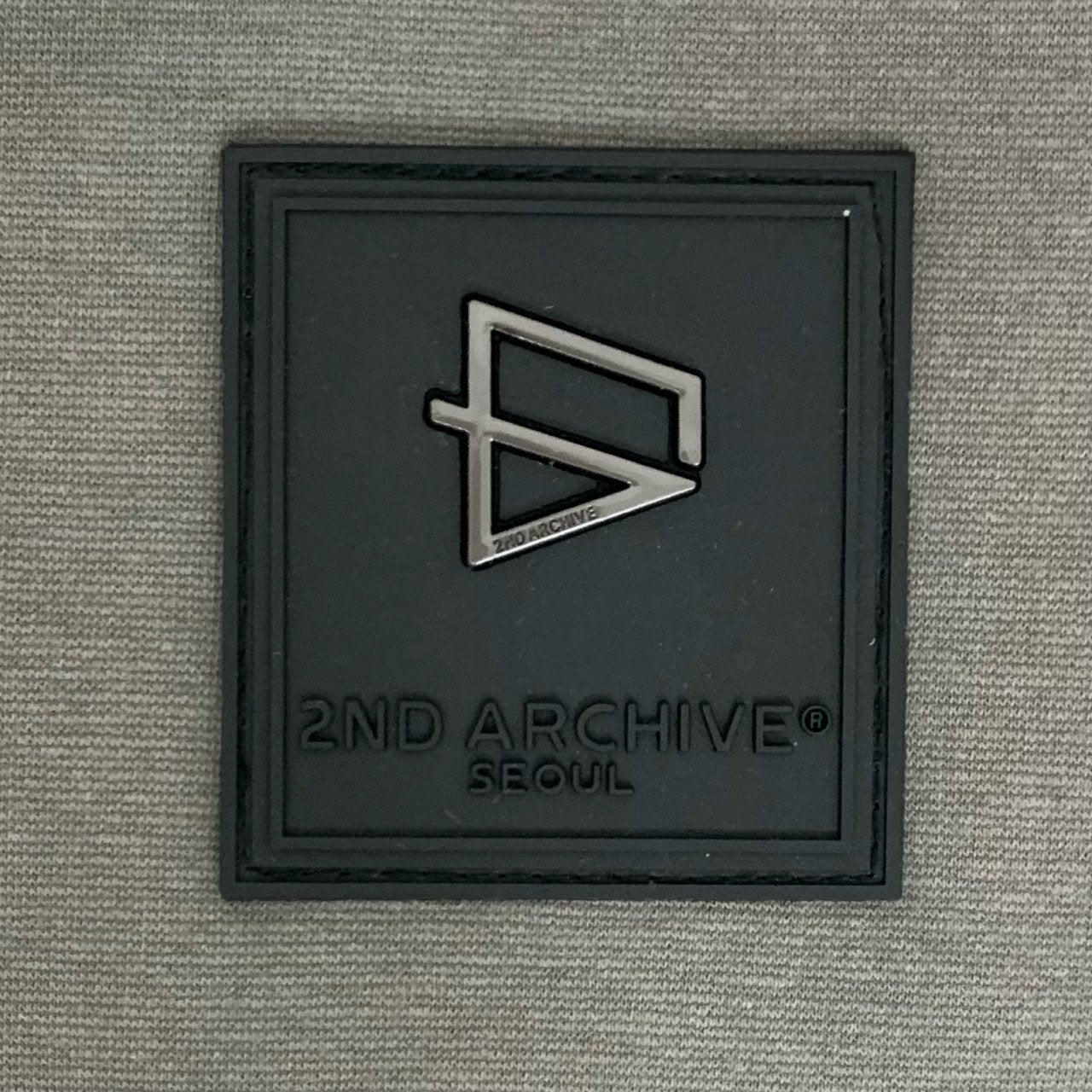 ストリート×ミニマルな雰囲気の韓国ブランドTシャツ