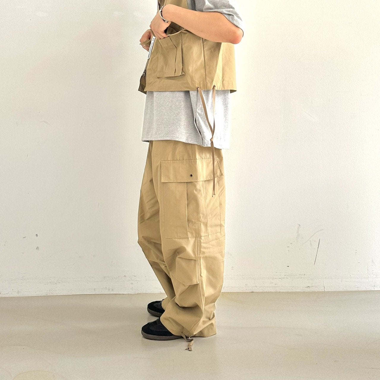 Korean-made oversized cargo pants, beige.