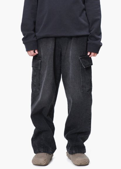 Oversized Korean denim pants, black.