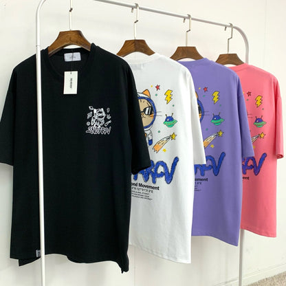 おしゃれでユーモラスなロケット猫デザインTシャツ