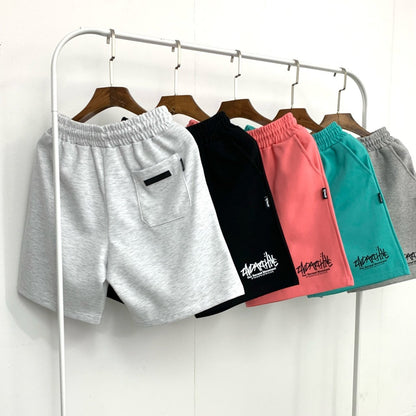 アクティブシーンにもぴったりなメンズロゴハーフパンツ