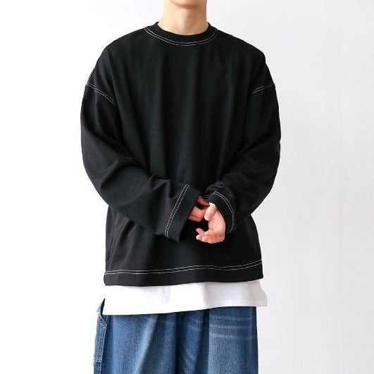 Model wearing oversized long sleeve street fashion black shirt made in Korea. 