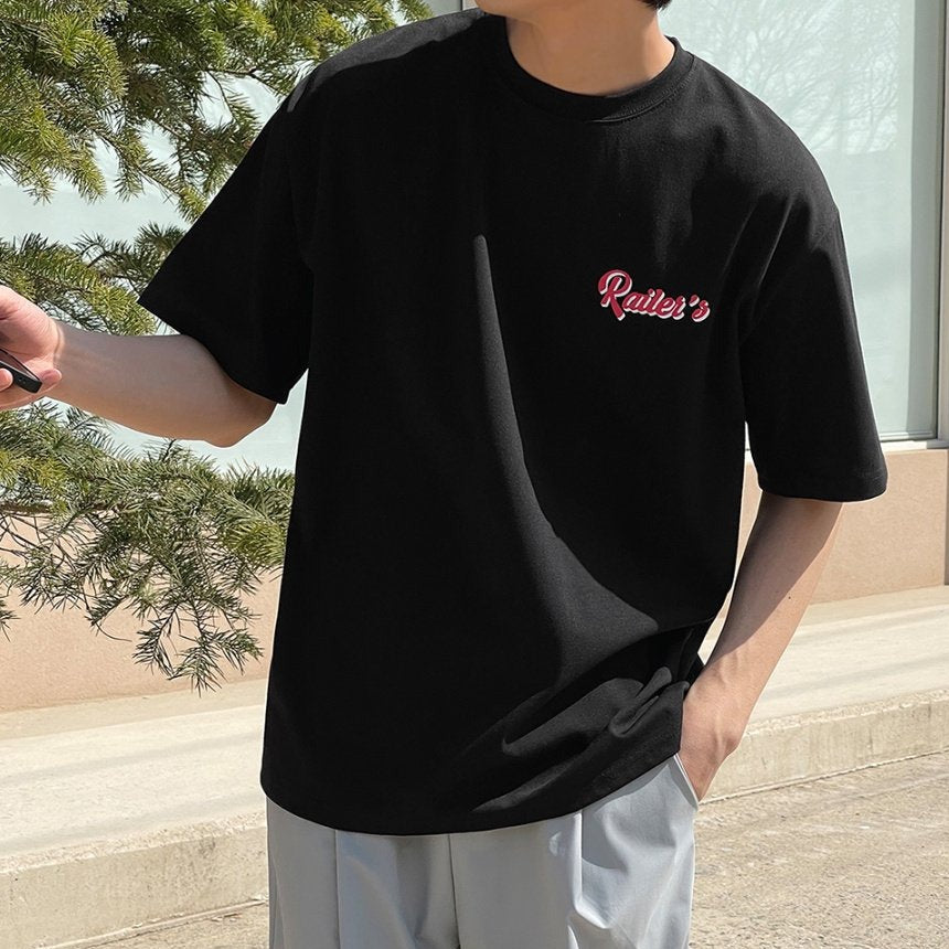 Fashionable black t shirt for summer. 