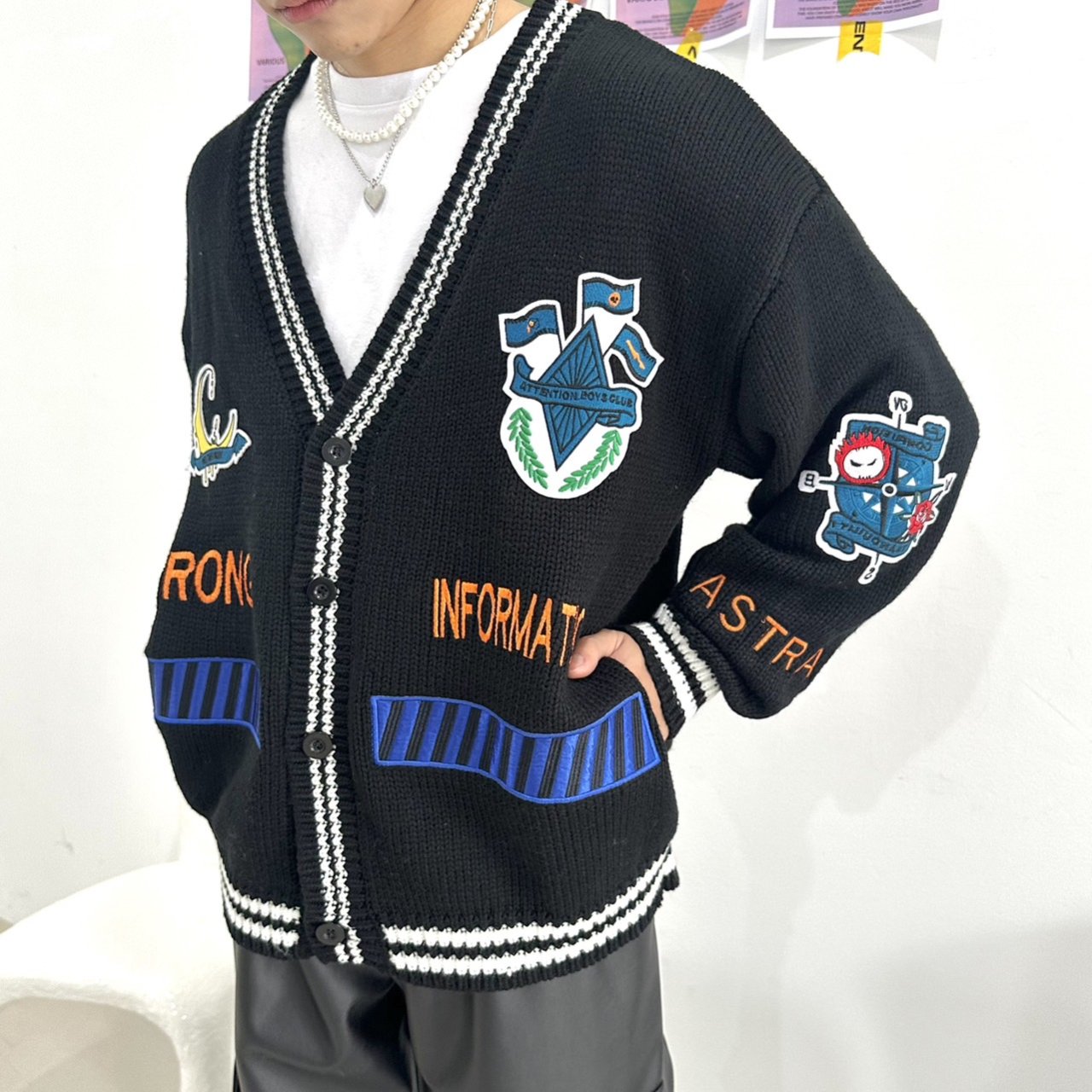 Korean black cardigan with street patches.