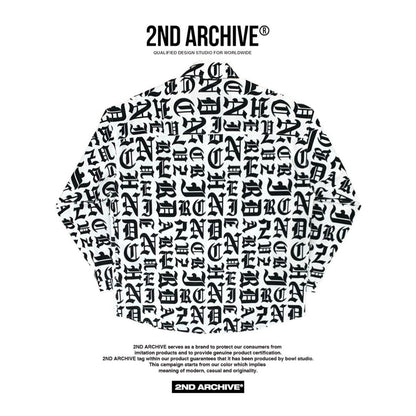 個性派ファッションにぴったりな総柄レタリングシャツ