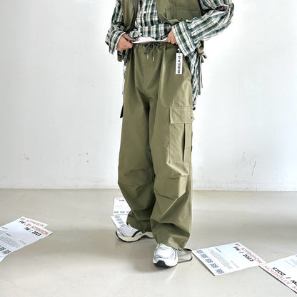 Korean khaki cargo pants, super baggy.