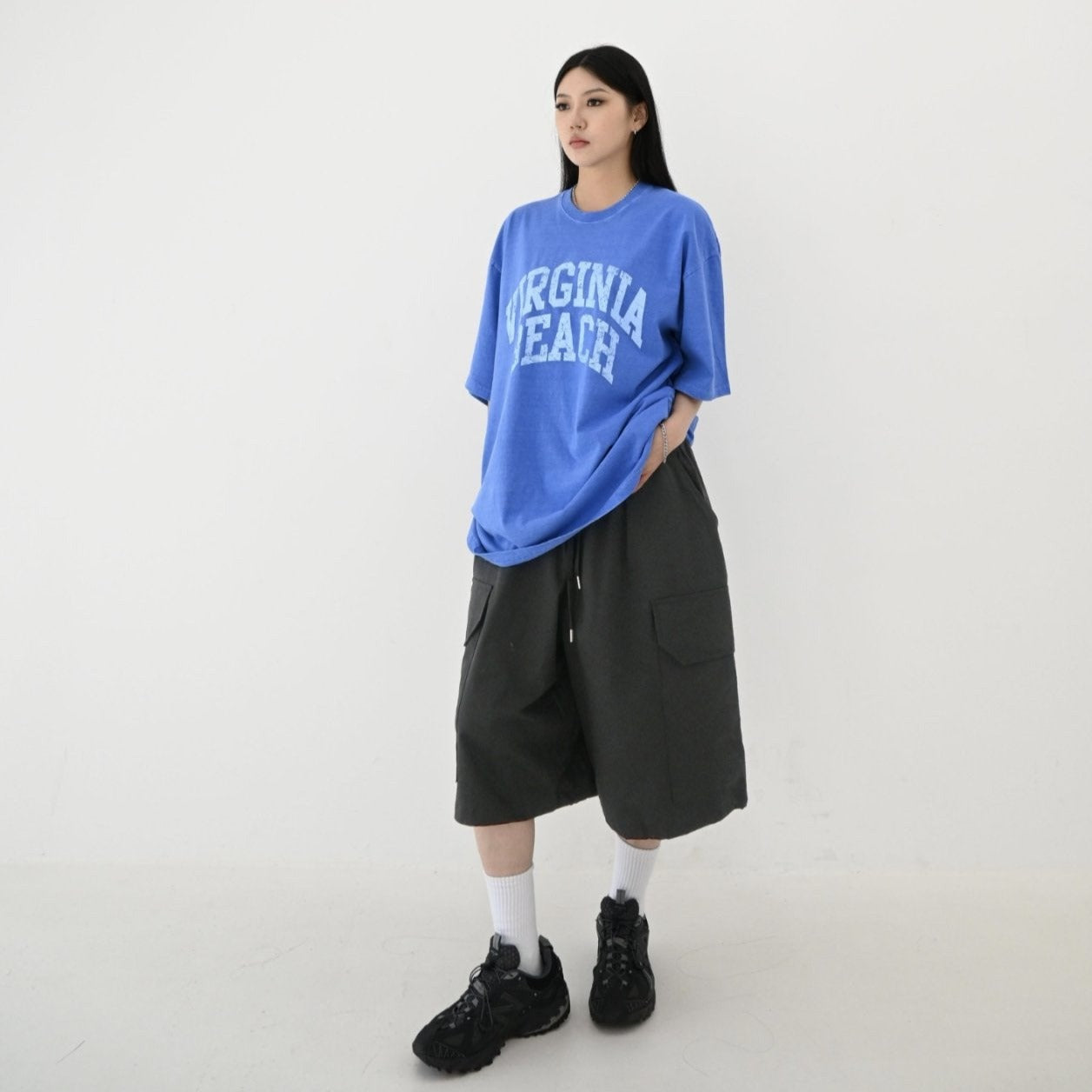 Vintage Korean street tee, English text, cool font.