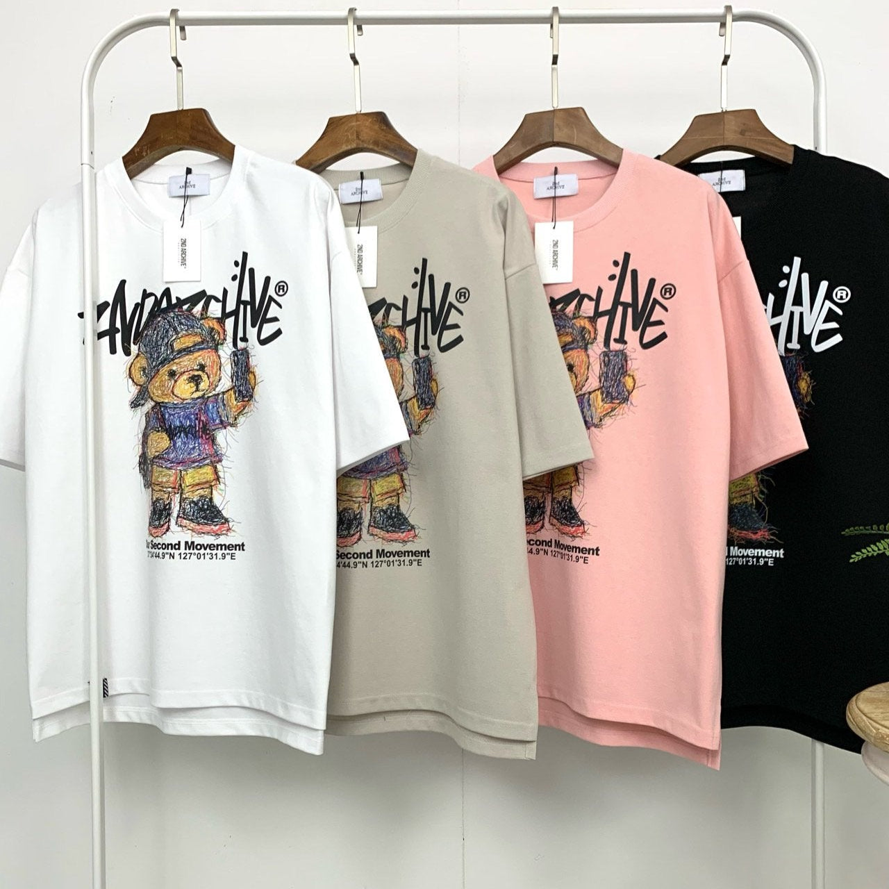 デイリーに使える！トレンド感満載の韓国クマTシャツ