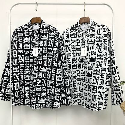 原宿系にも人気の総柄ロゴシャツ