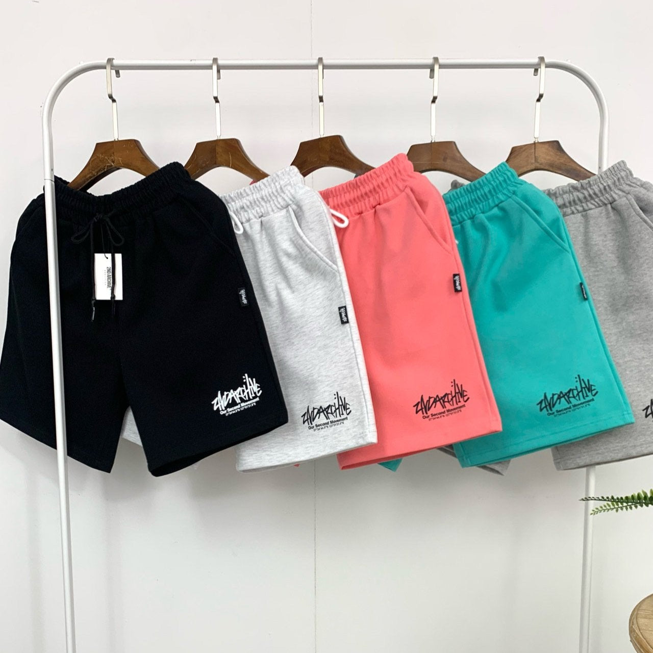 夏のデイリーユースに最適な軽量ショートパンツ